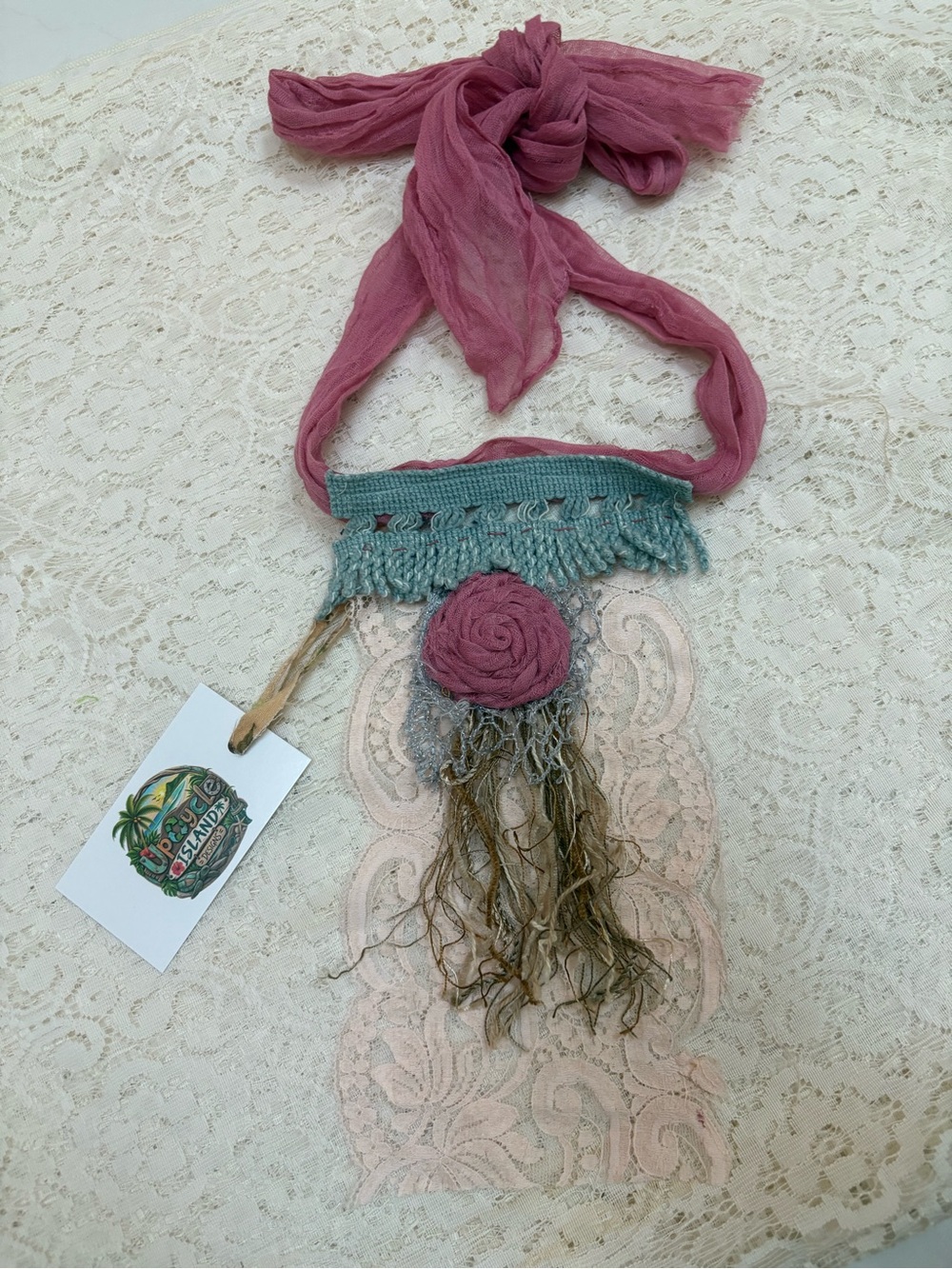 Shabby Chic Lightweight Jabot Collar